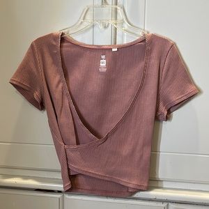 Open V crop r shirt